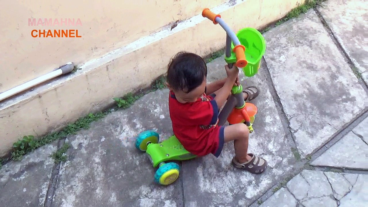 Learn to Ride Scooters funny | Belajar Bermain Naik Skuter Lucu - Kennara