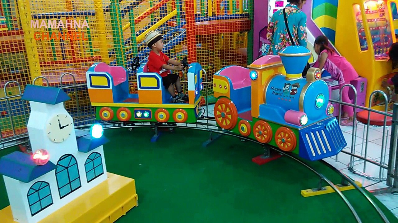 Bermain ke Game Zone Naik Kereta Api tut tut tut, Pesawat Goyang, Kuda Jingkrak, Lari - Larian dan Mobil Plastik - Kenna