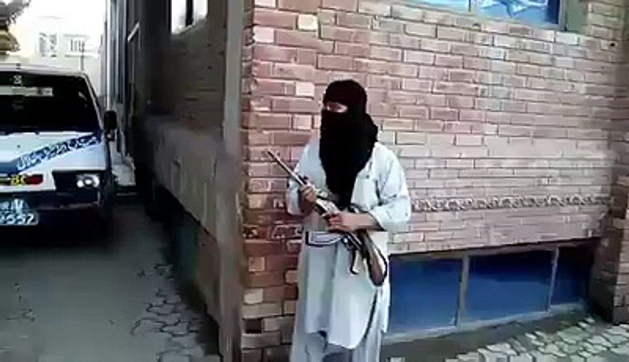 Mobile snachting funny video must watch it