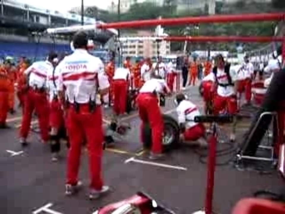 Team Toyota Changement de pneumatique  G.P MONACO 2007