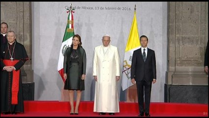 El papa Francisco llega al Palacio Nacional para su encuentro con Peña Nieto