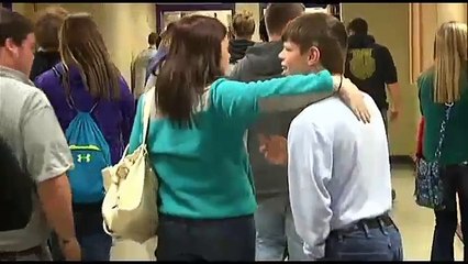 Elected homecoming king gives crown to another student - WKRN, Nashville News.mp4