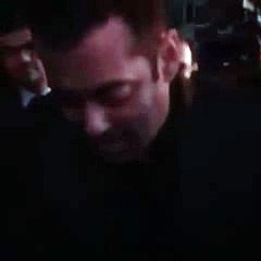 Watch this adorable video of Salman Khan taking a picture with a little girl!