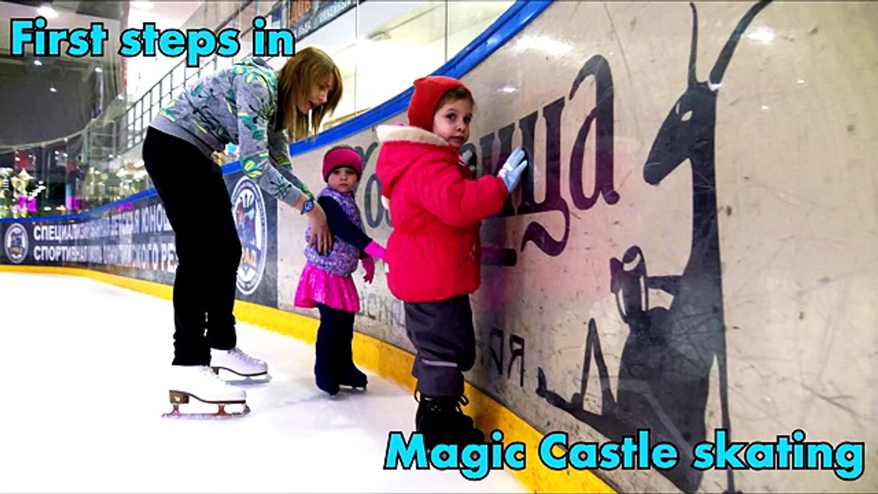 MAGIC CASTLE ФИГУРНОЕ КАТАНИЕ. МАЛЫШИ 2 ЛЕТ УЖЕ КАТАЮТСЯ НА КОНЬКАХ! SKATING CLASSES MOSCOW
