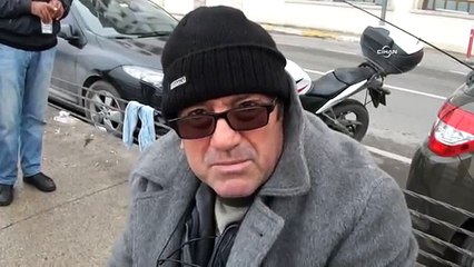 Cesede aldırmadan balık tuttular