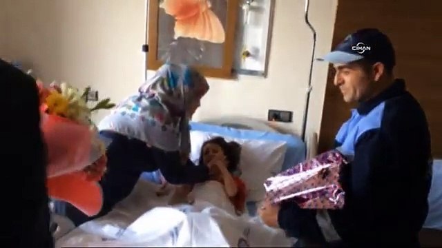 Kahraman işçi minik Ecrin'i ziyaret etti