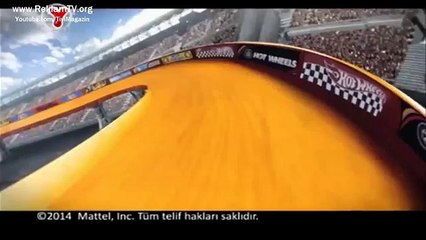 Motor Yarışçıları ve Süper Çember Oyun Seti - Hot Wheels Reklamı