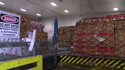 الشرطة الاميركية تعاين بدقة الازهار المستوردة لمناسبة عيد الحب