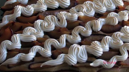 дрожжевой пирог со сливами