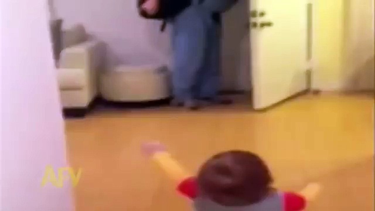 Малыш встречает отца