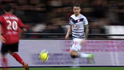 Adam Ounas ouvre le score du droit à Guingamp