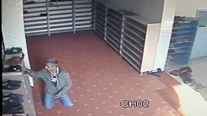 Ayakkabı hırsızı kameraya yakalandı!