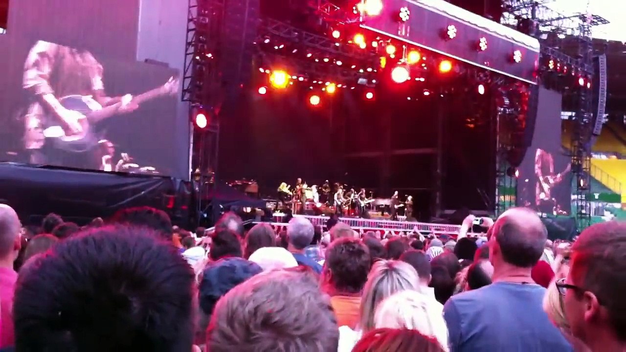 Bruce Springsteen - Death To My Hometown live Vienna 12.7.2012