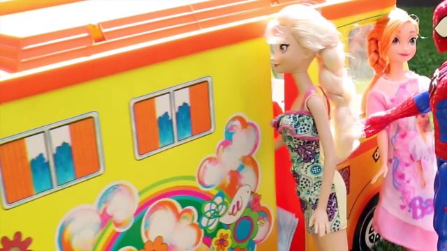 Anna Kidnapped! Part 4! Frozen Hans Takes Annas Clothes Elsa & Spider-Man Fight Hans DisneyCarToys