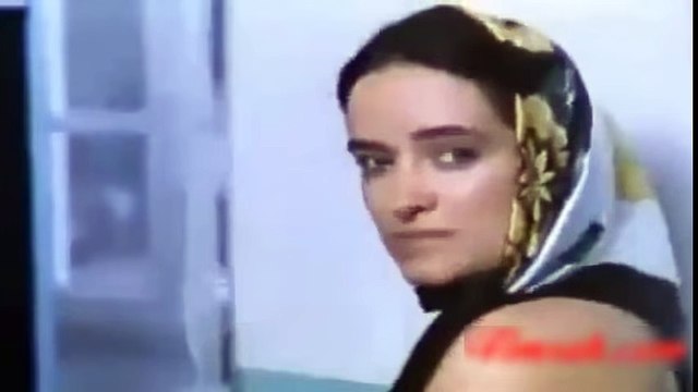 MÜJDE AR DOKTOR İĞNE YAPIYOR