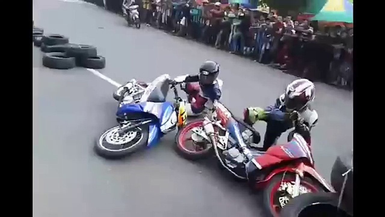 Pembalap ini Berantem Gara-gara Jatuh di Sirkuit