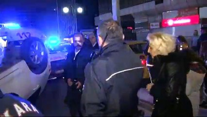 Takla atan otomobilinden çıktı, ‘ille de telefonum’ dedi