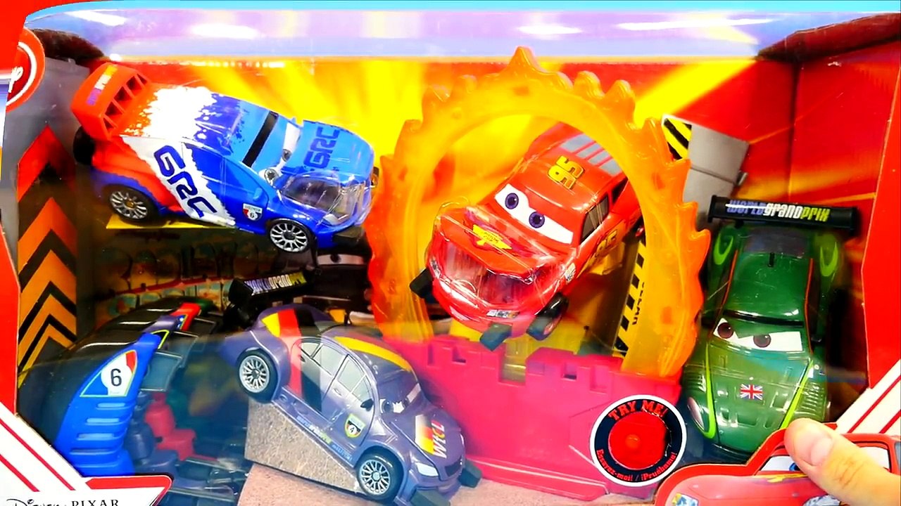 CARS 2 RING of FIRE Stunt Lightning Mcqueen Crashing Disney Pixar Launching Car Toys