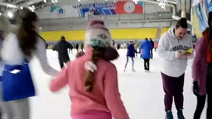 Катание на коньках в ледовом дворце под музыку - How To Ice Skate