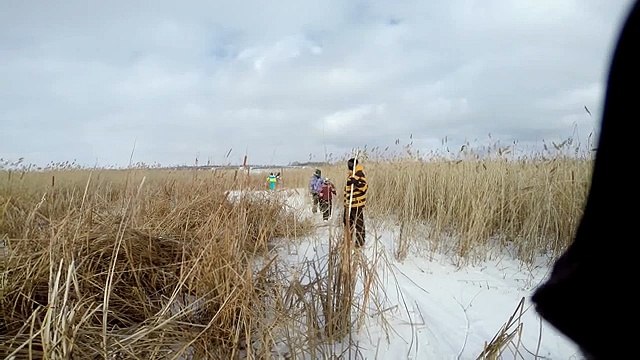 Катание на коньках по озеру