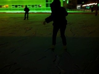 Кудряшка и Ссыкло учатся кататься на коньках!
