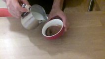 Free pour latte art rosetta