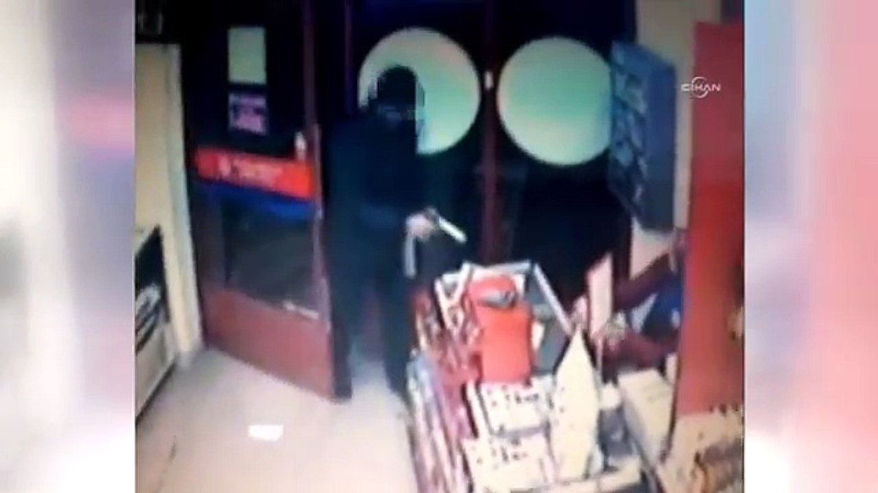 Silahlı gasp kamerada