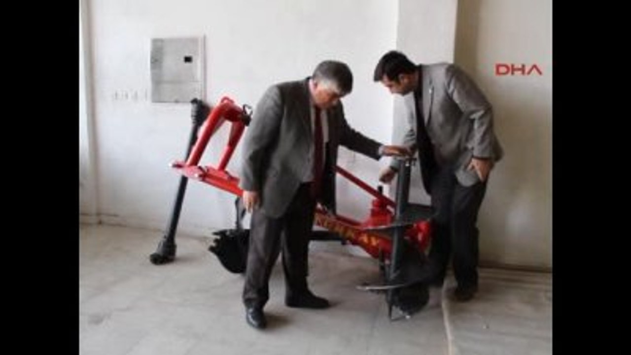 Burdur Ziraat Odası Taş Toplama ve Burgu Makinesi Aldı