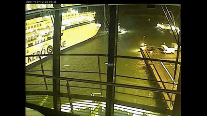 Tugboat swoops in to correct a ship from crashing