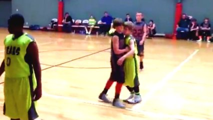 Kendini Yere Atarak Faul Aldı