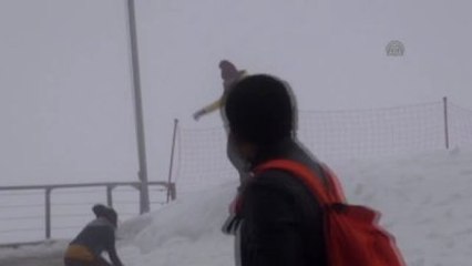 Sevgililer Günü'nü 2 Bin 365 Metrede Kutladılar