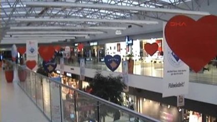 Kosova?da 14 Şubat Sevgililer Günü Coşkusu