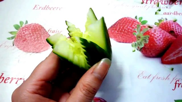 Цветок из огурца. Украшения из огурца. Flower cucumber. Decoration of cucumber.