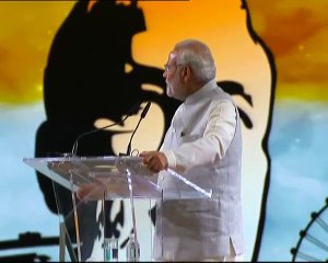 Narendra Modi Telling His ViSiOn 4 INDIA in a HuGe Gathering of 18,000 INDIANS at Singapore