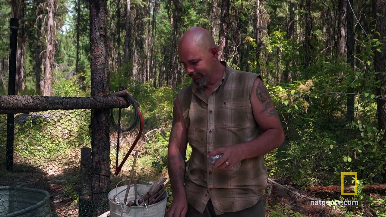Making Traps For Things That Sting | The Boonies