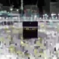 A mesmerizing and rare time-lapse of Ka'aba. Watch how the night turns into day. Subhan'Allah!