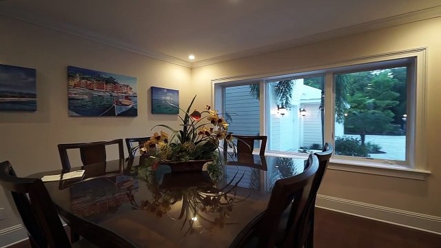 Солнечный дом на набережной в Сиеста-Ки, Флорида