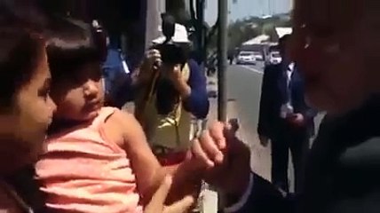 Modi Uncle Comes to Greet the Cute Fan Waiting for Him !