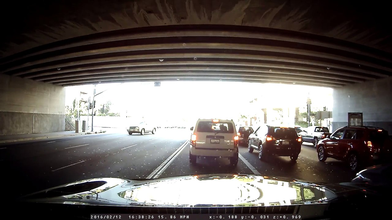 Traffic Ax in West Los Angeles Caught on DashCam [Olympic_Cotner]