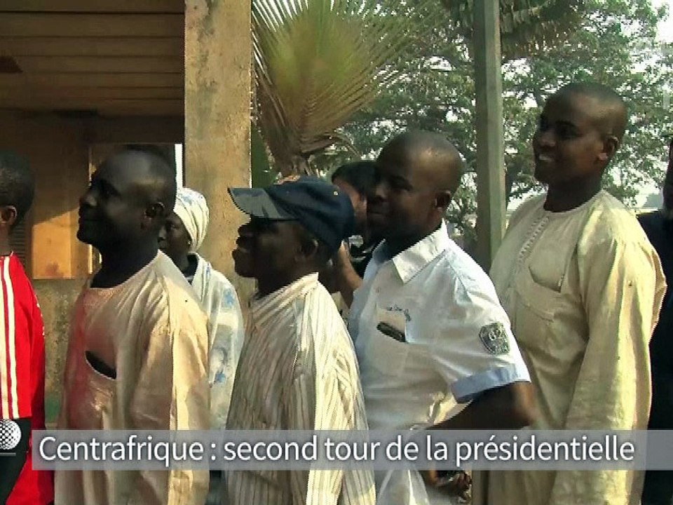 Présidentielle en Centrafrique: les électeurs votent pour la paix