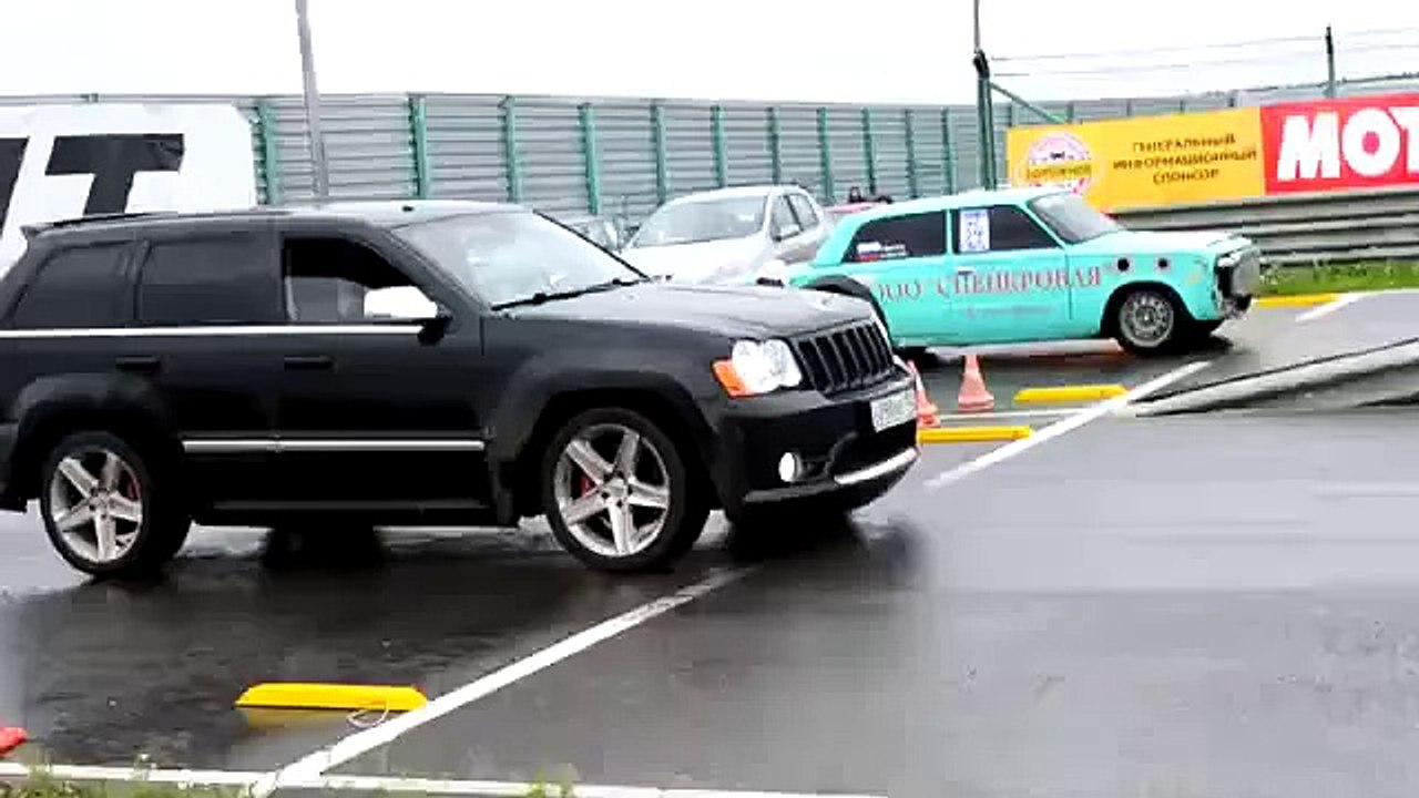 Уличные гонки на машинах Jeep SRT8 vs турбо Ваз 2101, тазы валят