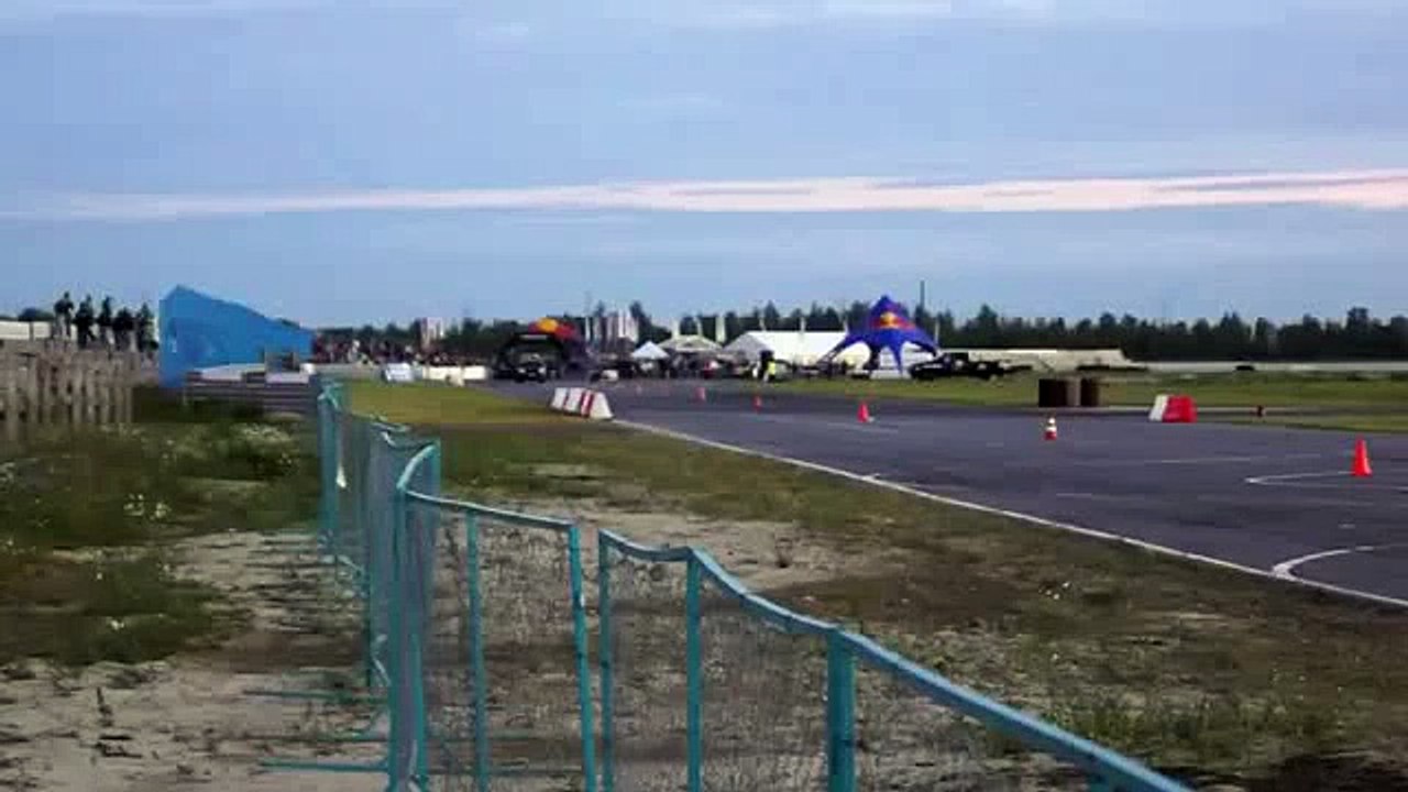 Уличные гонки на машинах 2014 Subaru Impresa STi FR vs Jeep Grand Cheroke