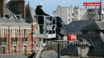 Rennes. Du haut de ces 12 mètres l'artiste vous contemple