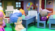 BUBBLE GUPPIES TEACH PEPPA PIG MUSIC SCHOOL Bubble Guppies Bus and Classroom DisneyCarToys