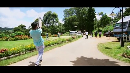 FawadKhan playing cricket on sets of Kapoor & Sons with his team!