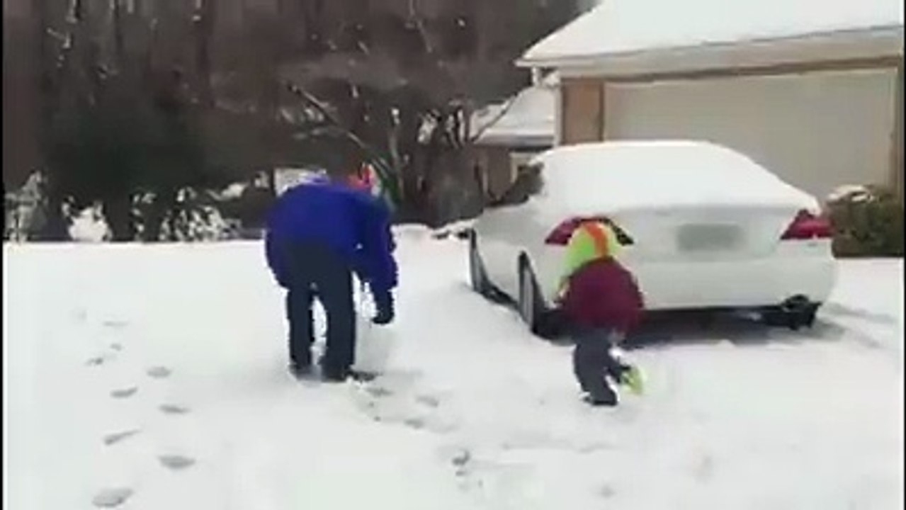 Dev Kartopuyla Oğlunu Yere Seren Gaddar Baba