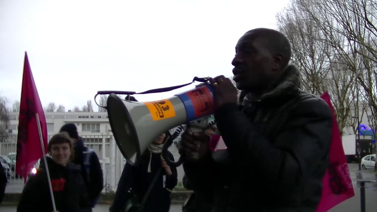 Mobilisation pour les salariées de la piscine La Baleine (Saint-Denis, 93)