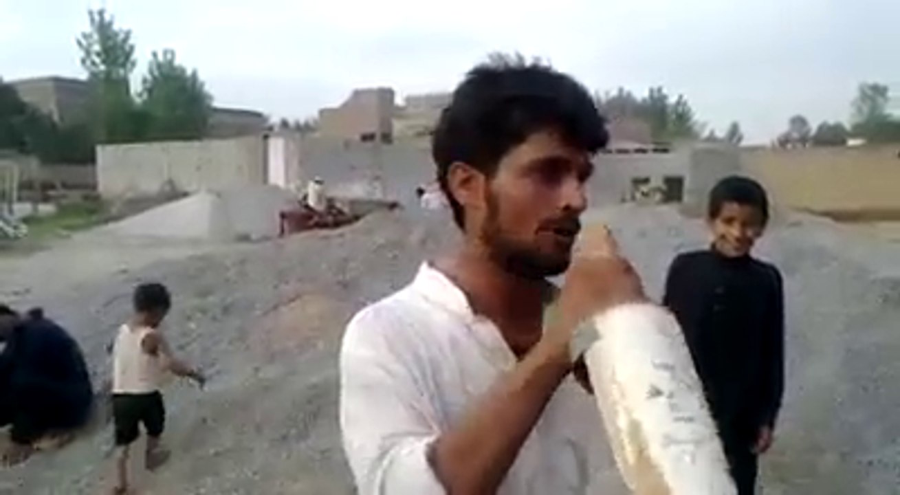 Incredible Cricket Commentary ! (Decide!Who is best Real or ? )