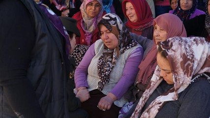 Başı kesilerek şehit edilen askeri binler uğurladı