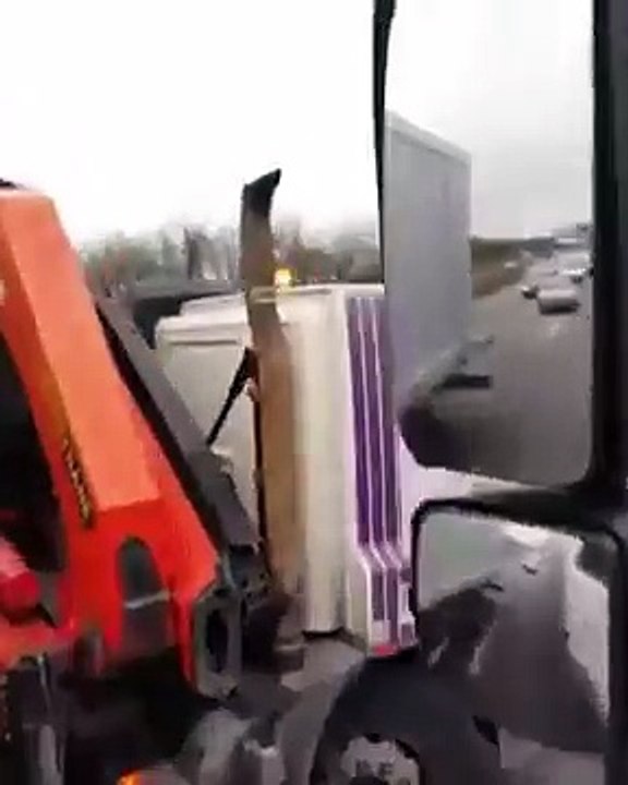 Régis transporte des supercars